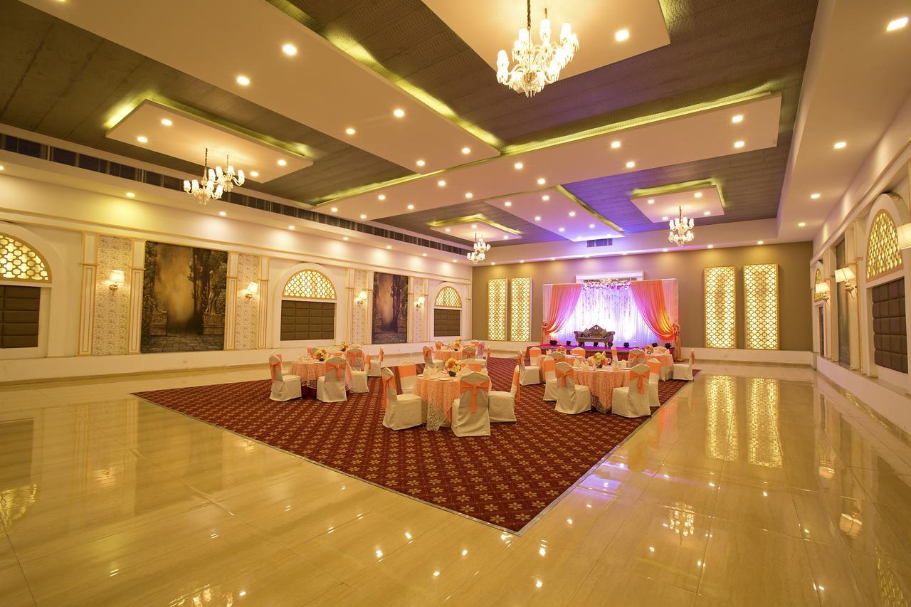 Inde Hotel Chattarpur New Delhi Ngoại thất bức ảnh